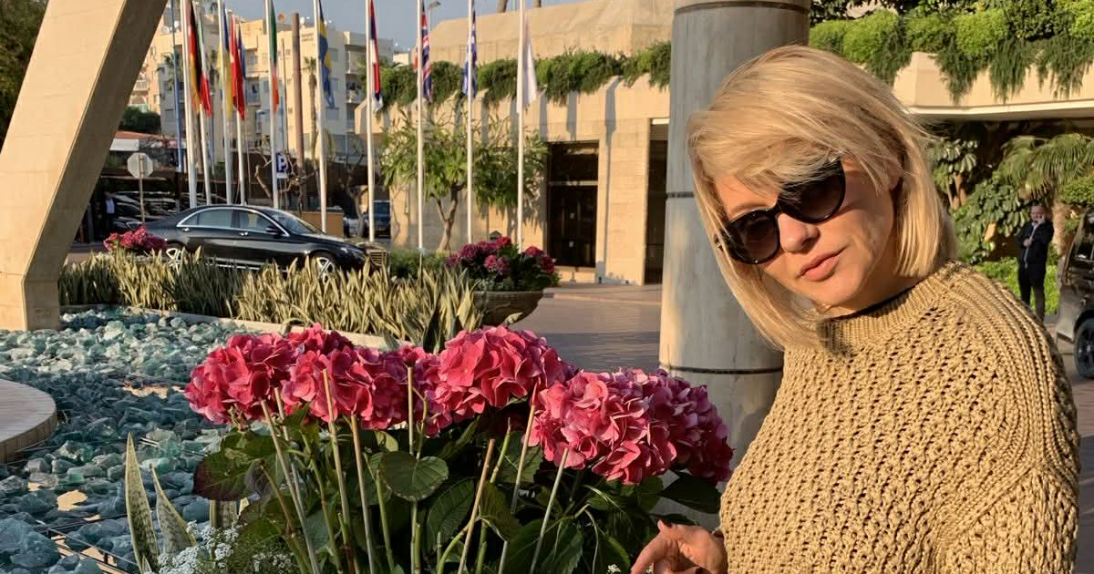 52-річна художниця Зінаїда Кубар через соцмережі відстоює «право» свого 26-річного коханого сержанта не служити ніде, окрім Києва, – ЗМІ