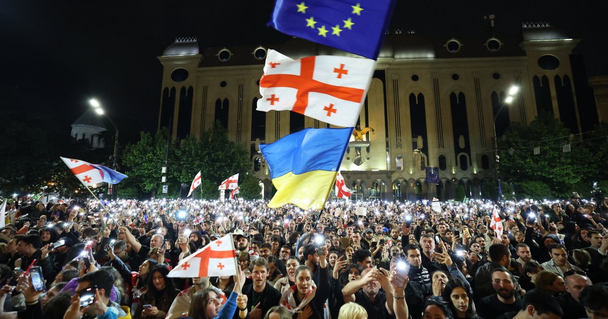 Мир із режимом чи допомога опозиції? Навіщо Україна повертає посла в Грузію