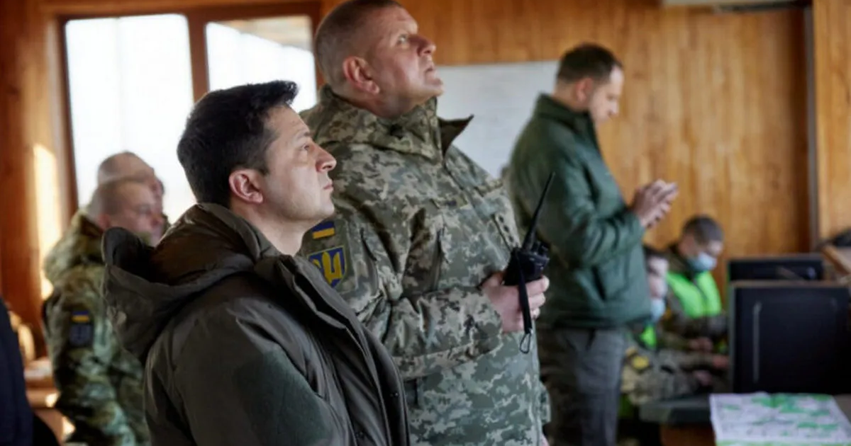 Наступ і оборона. Як Залужний та Зеленський збираються перемагати на виборах