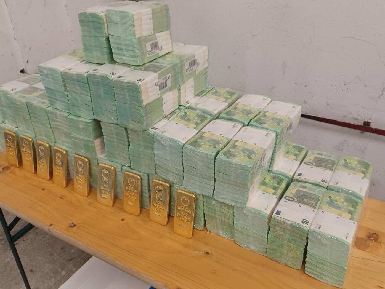 Угорщина оприлюднила нові “докази” у справі інкасаторів. “Ощадбанк” заявив про фальсифікацію