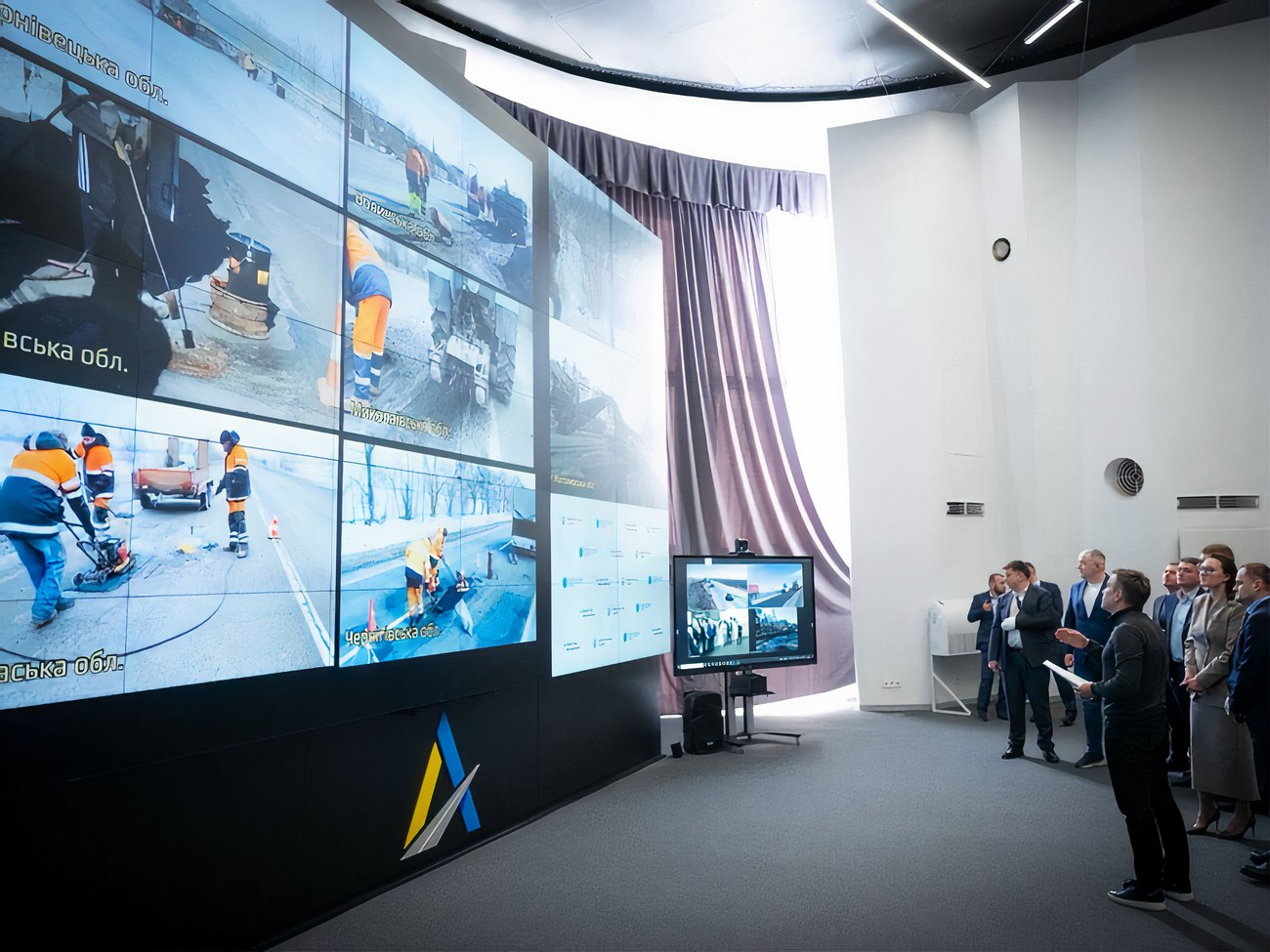 Кабмін України виділяє 3 млрд грн на ямковий ремонт найважливіших доріг країни