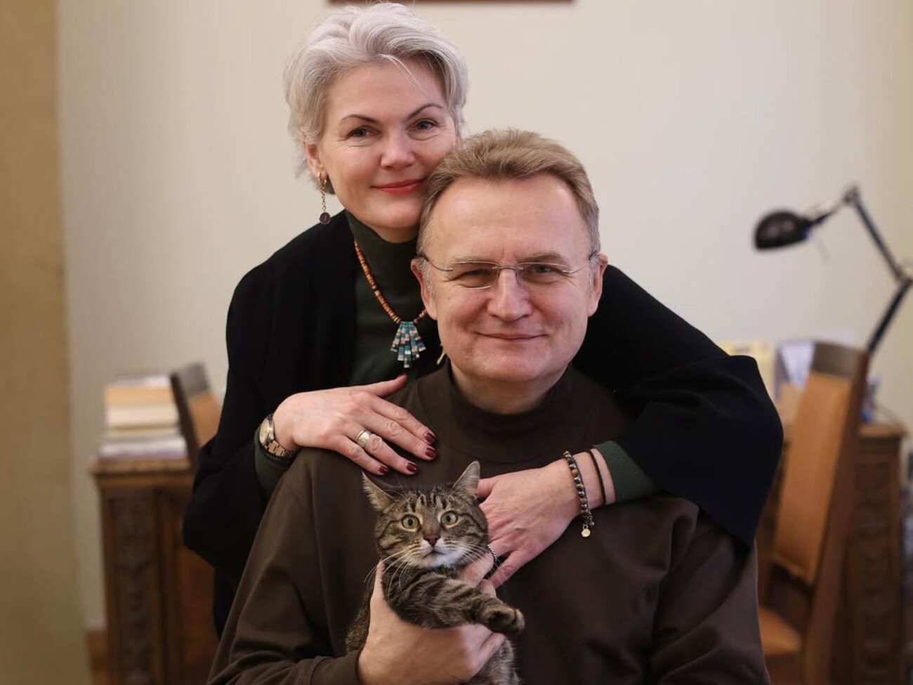 Більше, ніж у Тимошенко, але набагато менше, ніж у дружини. Яка зараз зарплата в мера Львова Садового