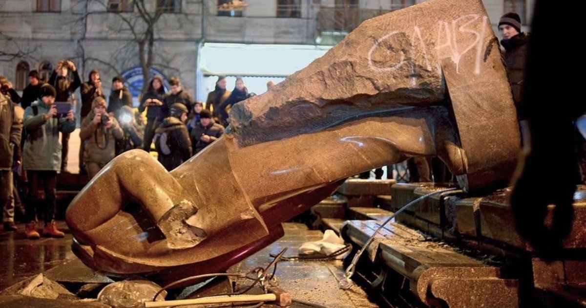 Фонтан, Скоропадський чи монумент Героям? Як повалений Ленін досі розсварює українців