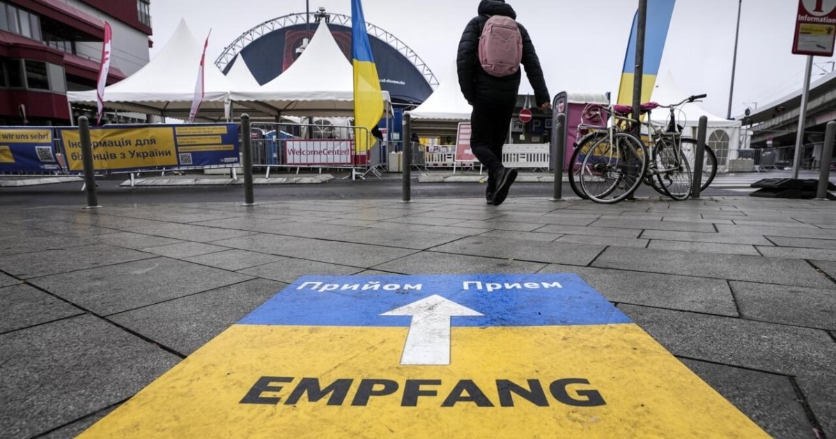 Повернути чоловіків-втікачів з Європи. Чому влада не хоче визнати очевидного