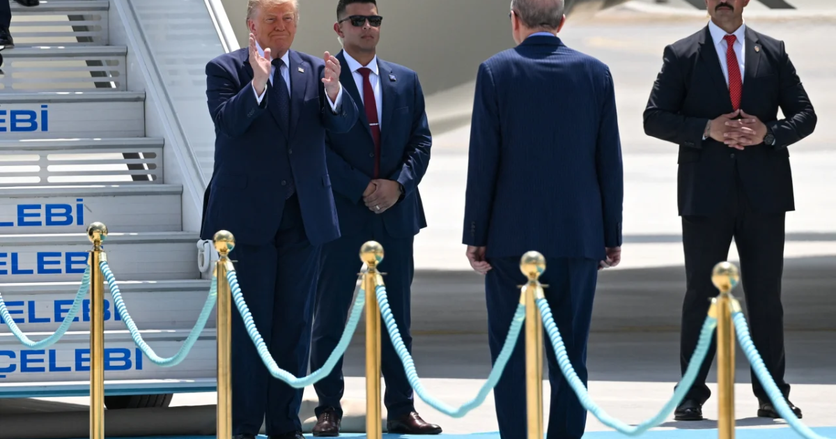 Ера підлабузництва. Як світ пристосувався до політичного кітчу Трампа — DSnews.ua